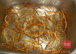 黄花菜烧鹌鹑蛋的做法图解2