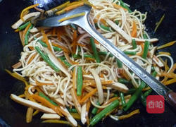 胡萝卜素炒面的做法图解13