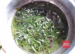 洋葱炝拌海带丝的做法图解1