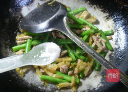 榨菜里脊肉炒梅豆的做法图解8