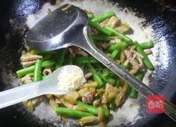 榨菜里脊肉炒梅豆的做法图解9