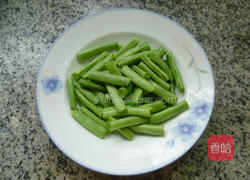 梅豆炒牛心菜的做法图解3