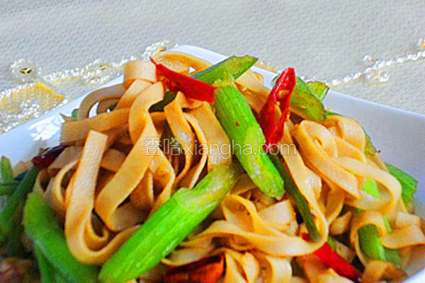 西芹炒豆腐皮