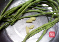 豆角鸡蛋饼的做法图解1
