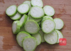 丝瓜油球汤的做法图解3