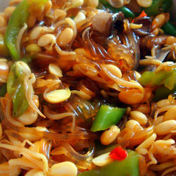 秘制黄豆嘴烧粉条的做法[图]