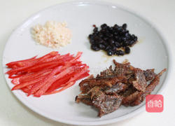 豆豉鲮鱼油麦菜的做法图解2