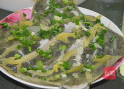 咸菜蒸多宝鱼的做法图解5