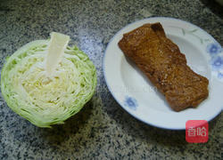 香干炒包心菜的做法图解1
