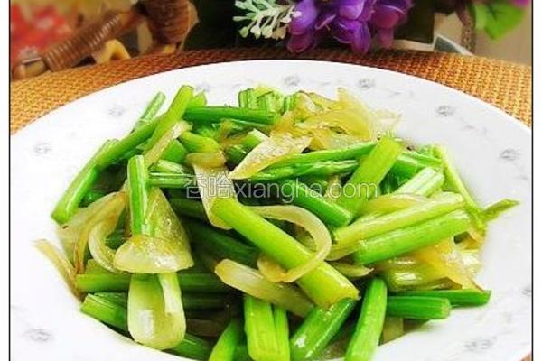 洋葱炒芹菜