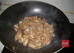 湖南腊肉炒笋皮的做法图解3