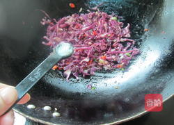 蒜香甘蓝菜丝的做法图解9