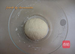 包菜鸡蛋大包子的做法图解3