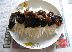 凉拌沙葛木耳的做法图解3