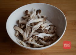 蘑菇炒香干的做法图解3