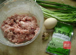 榨菜抄手的做法图解1