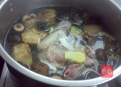 猴头菇鸡汤的做法图解3