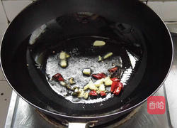 炝炒手撕包菜的做法图解2