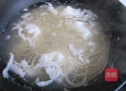牛肉海鲜菇汤面的做法图解2