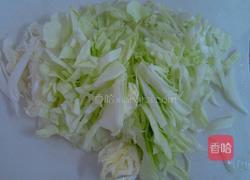 炝拌包菜的做法图解1