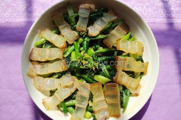 腊肉炒菜心