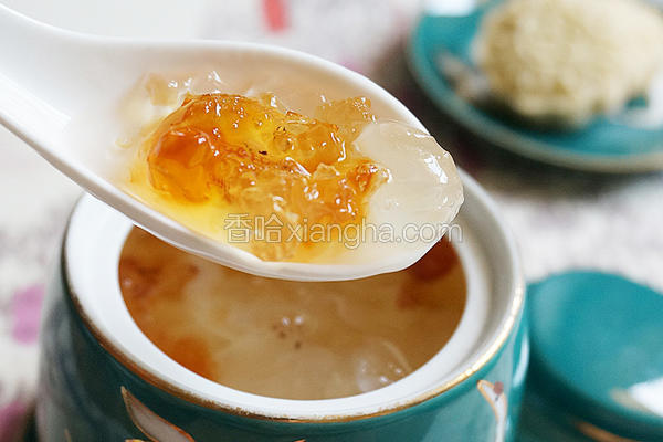 桃胶银耳雪莲子