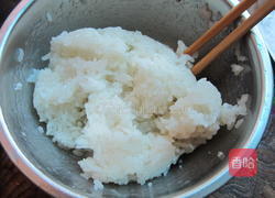 糯饭腊肉海苔卷的做法图解2