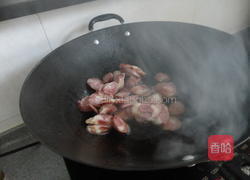 腊肠炒芹菜的做法图解7