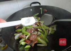 腊肠炒芹菜的做法图解10