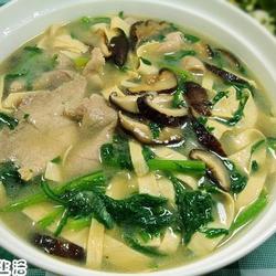 茼蒿腐皮肉片汤的做法[图]