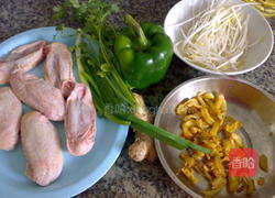 榨菜烧鸡翅的做法图解1