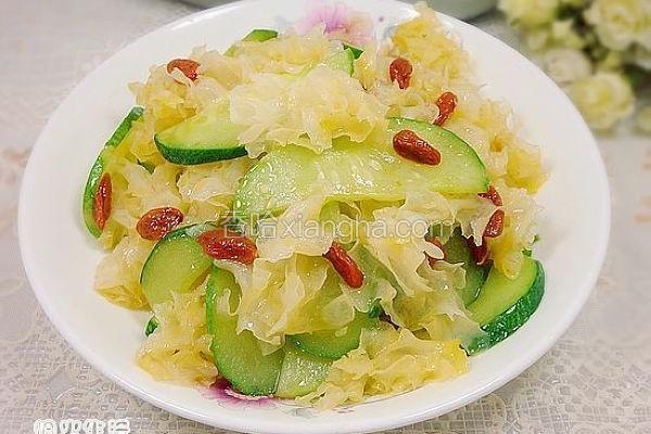 银耳枸杞炒黄瓜