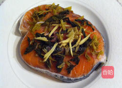 雪菜蒸三文鱼的做法图解3