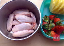 草莓鸡翅的做法图解1
