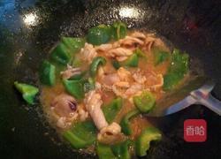 青椒炒鲜鱿鱼的做法图解4