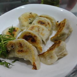 猪肉芹菜煎饺的做法[图]