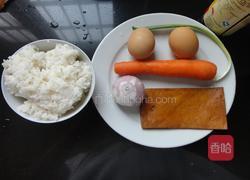 蚝油鸡蛋炒饭的做法图解1