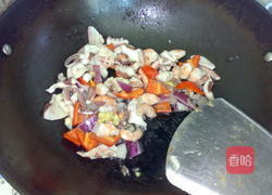 蜜瓜海鲜果仁小炒的做法图解6
