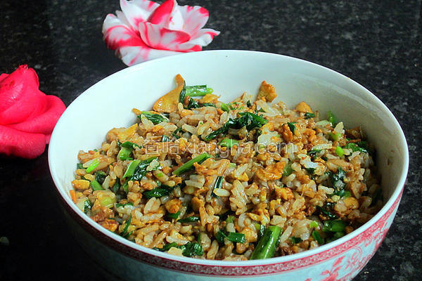 莴笋叶炒饭