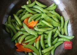胡萝卜炒甜豆的做法图解6