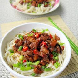 腊肠杂酱面的做法[图]