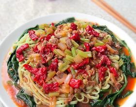辣皮子滚肉菠菜面[图]