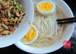 酸菜虾米挂面的做法图解10