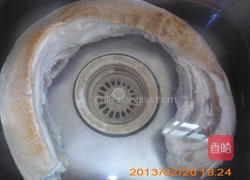 香菇炒腊肉的做法图解1