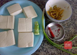 榨菜拌豆腐的做法图解1