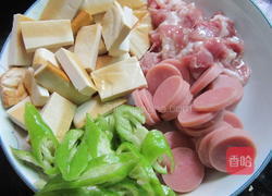 香干火腿炒肉的做法图解1