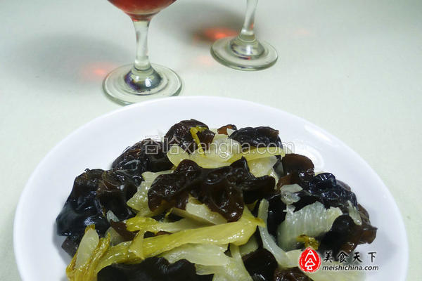 酸菜炒黑木耳