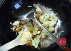 虾皮香干炒花菜的做法图解11