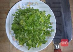 三合面芹菜团子的做法图解2