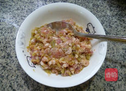 榨菜猪肉馅锅贴的做法图解6